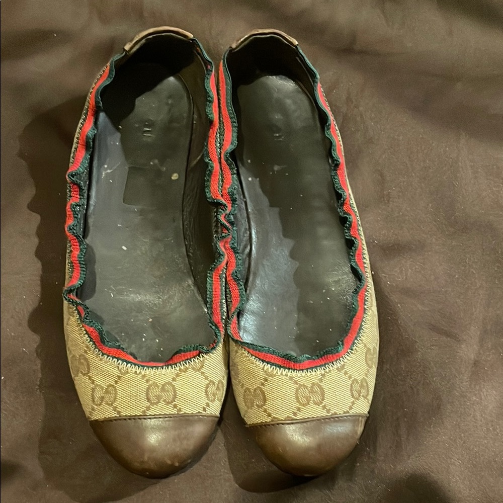 Womens Gucci Flats with GG Monogram. Size 37. U.S. 7. Ballet shoes.